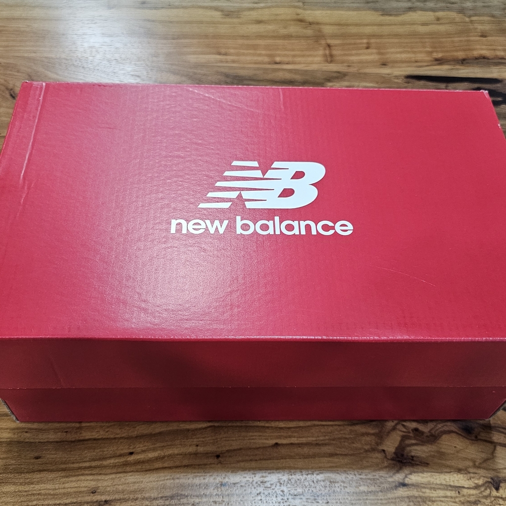 New Balance 860 Athletic Shoes - Picture 3 of 8